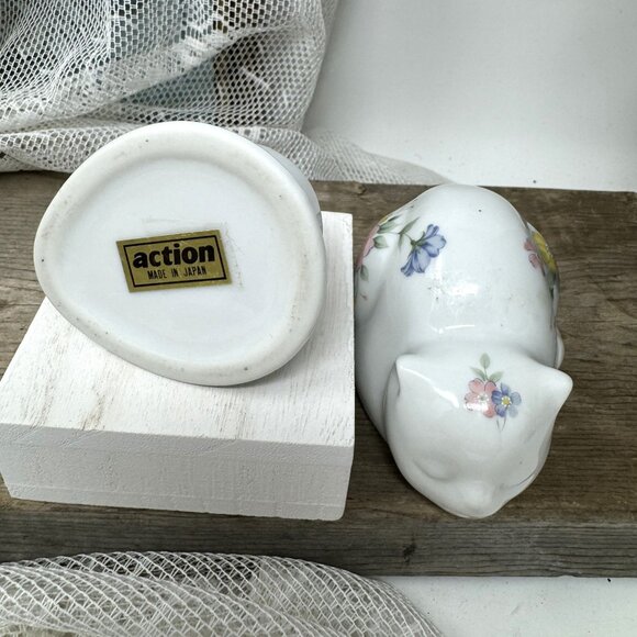 Vintage Sleeping Cat Trinket Box Lidded Floral design Ceramic Japan - Picture 5 of 6